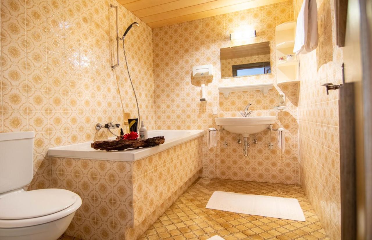 Koecks Bed & Breakfast Galtuer Luaran gambar